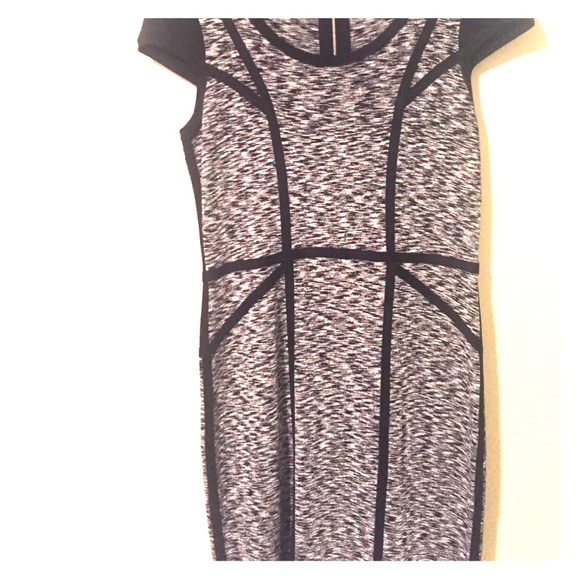 Knee length knit dress, fitted, short sleeves