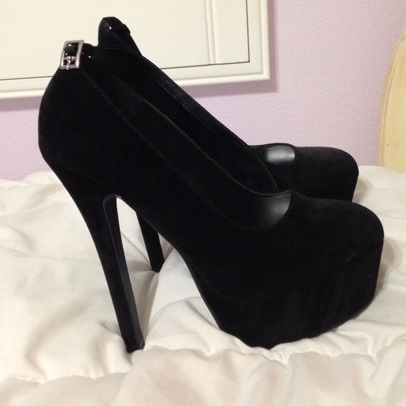 REDUCED TO SELL *lowest* Black Stiletto Heels