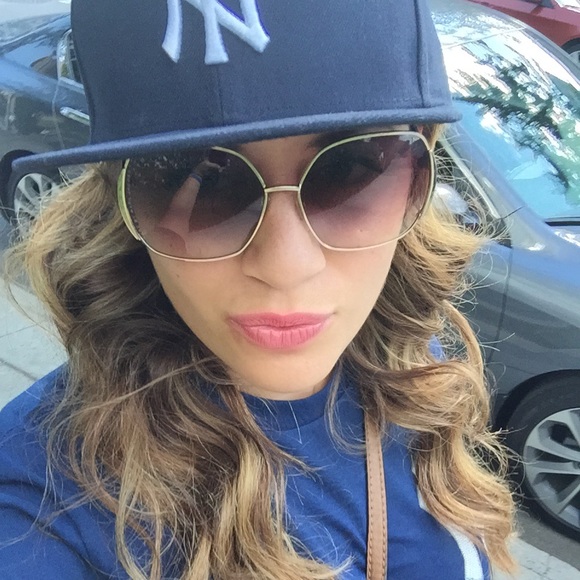 Meet your Posher, Andrea - Picture 1 of 1