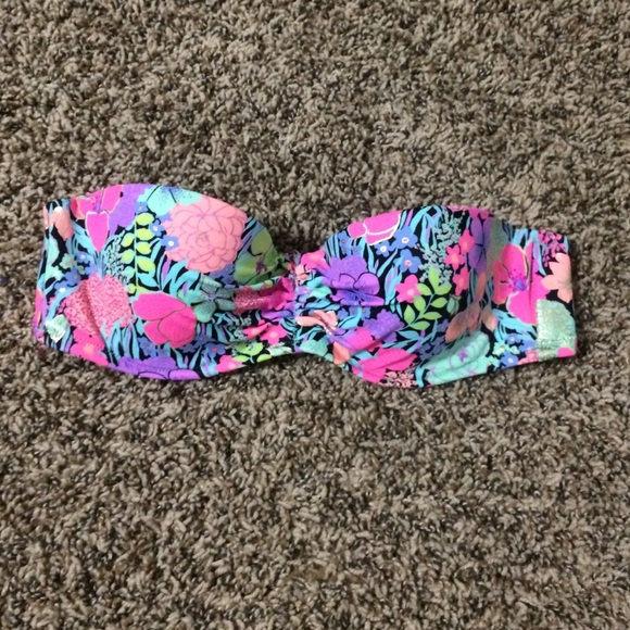 Vs swim top never worn
