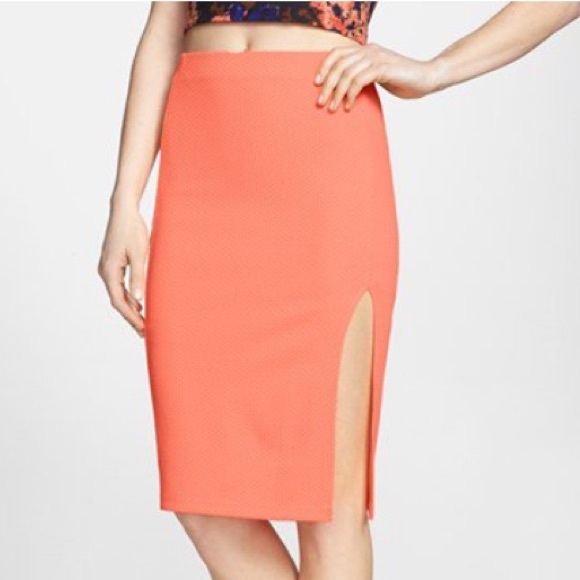 Textured Pencil Skirt - Picture 2 of 4