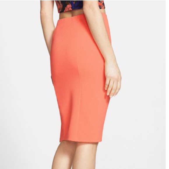 Textured Pencil Skirt - Picture 3 of 4