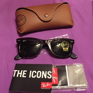 New in box Ray Ban Original Wayfarer Tortoise
