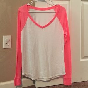 💕VS PINK white long sleeve v-neck!