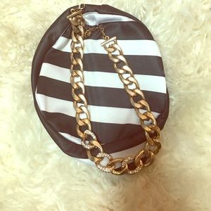 Cute Neckclace Chain and Jail Hat comes free!
