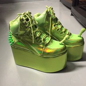 SALE TWO DAYS ONLY YRU ALIEN PLATFORMS