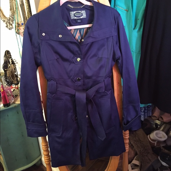 Navy Blue trench coat. Hip and cool for fall!