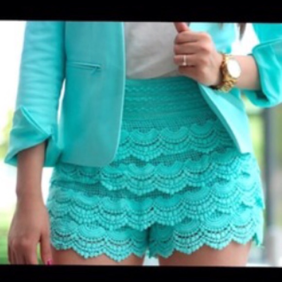 Super cute ruffle shorts