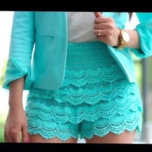 Super cute ruffle shorts