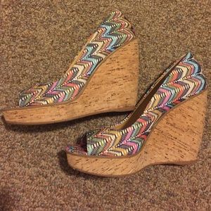 Nine West Printed Peep Toe Wedges♥️