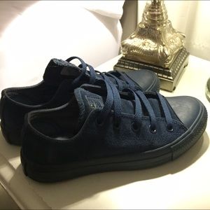 Limited Edition suede women's lowtop converse