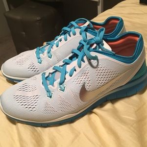 Nike free tr fit 5's