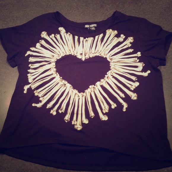 Black Tshirt, bone heart.