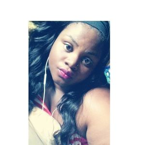 Meet your Posher, Nia