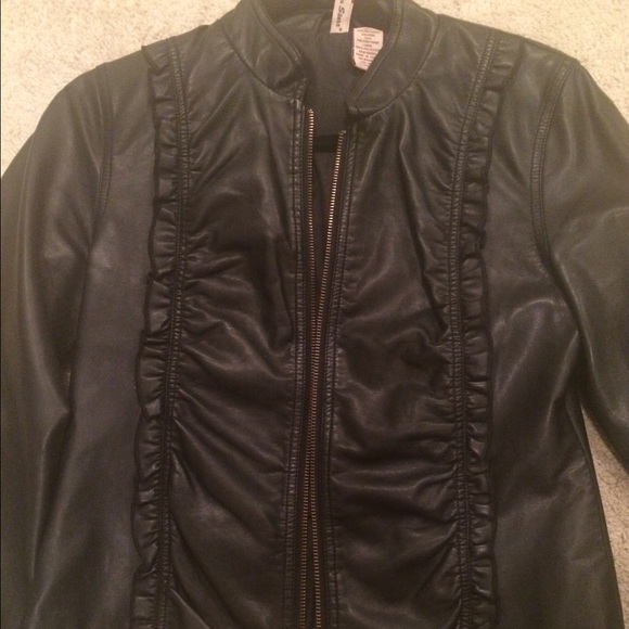 Leather jacket - Picture 2 of 4