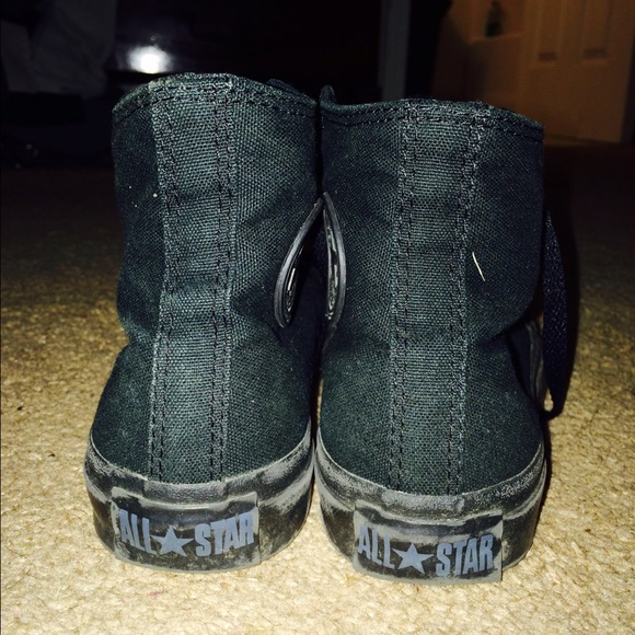 Black converse - Picture 2 of 4