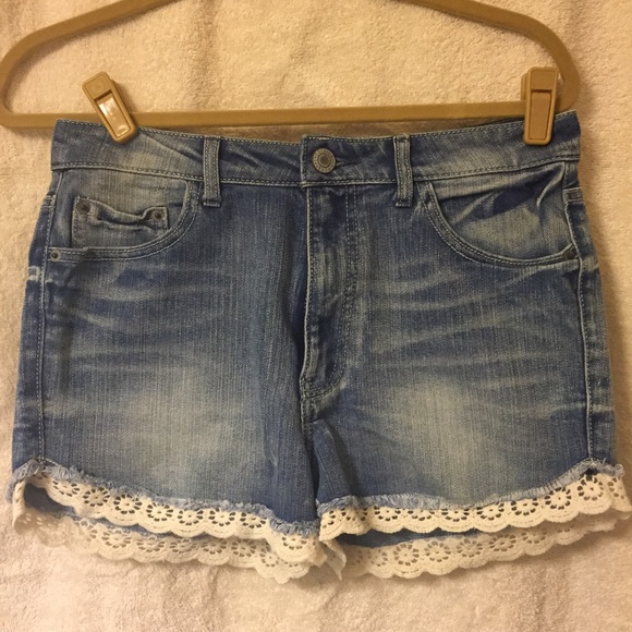 Denim shorts with crochet lace trim