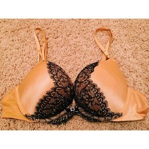 NWOT Victoria's Secret Miraculous Plunge Bra