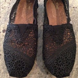 TOMS black crochet - Size 6.5 - Women's Classic