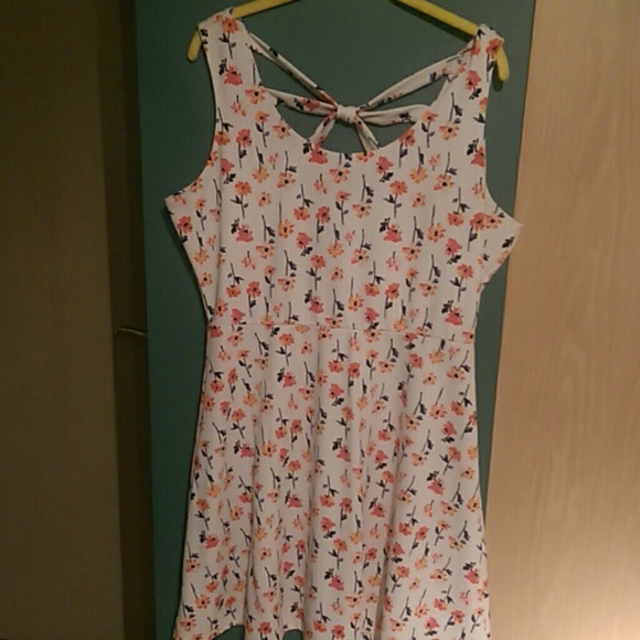 Dress - Picture 2 of 3