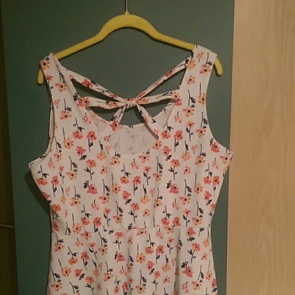 Dress - Picture 3 of 3