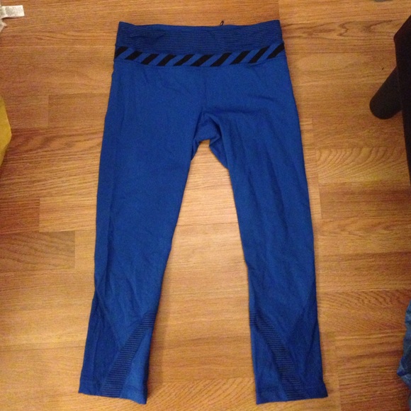 Lululemon yoga capris
