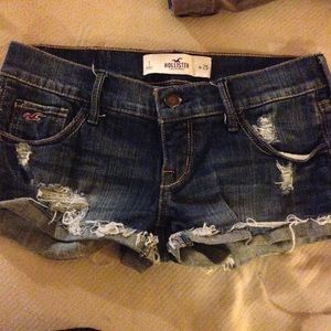 Gently used Hollister ripped jean shorts!! ❤️