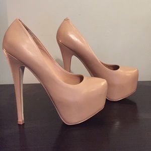 Steve Madden nude platform heels
