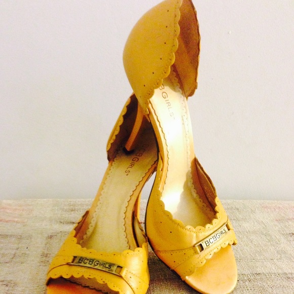 Mustard bcbg heels size 7