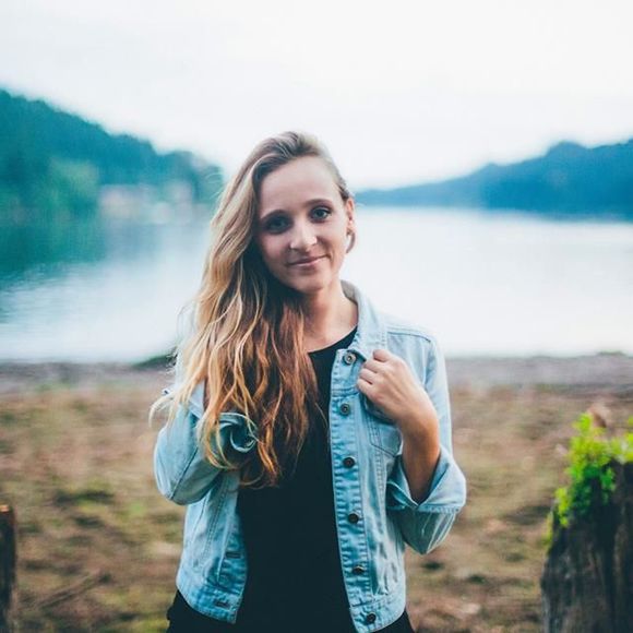 Meet your Posher, Chloe - Picture 1 of 1