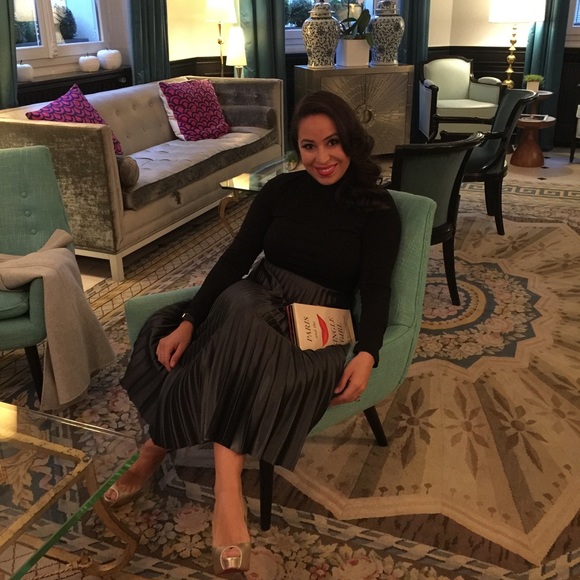 MEET ME! YOUR POSHER 💃🏼 - Picture 3 of 3