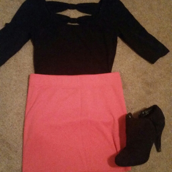 Pink "knit" skirt - Picture 1 of 2