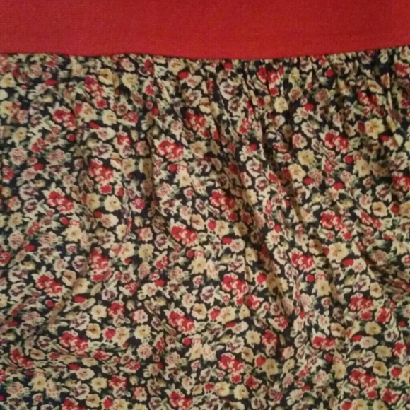 Floral skirt - Picture 2 of 3
