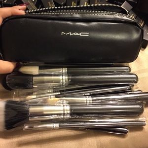 MAC Cosmetics Brushes And Holder