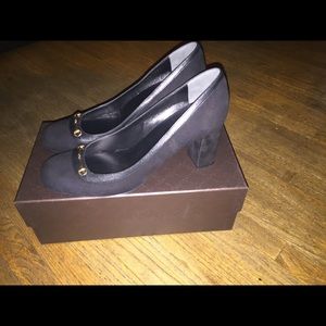 Gucci retro look pumps with chunky heels.