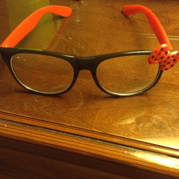 Hello Kitty non prescription glasses - Picture 2 of 4