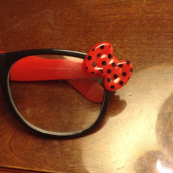Hello Kitty non prescription glasses - Picture 4 of 4