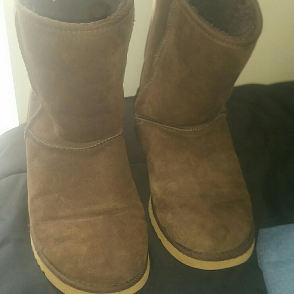 *No lower price* Brown uggs