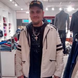 Meet your Posher, Christopher