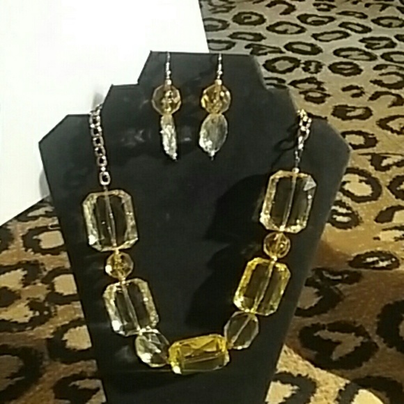 Chunky jewelry for the contemporary woman