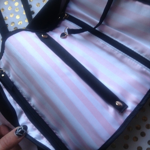 PINK Victoria's Secret Bags - Victoria's Secret Travel Jewelry Roll NEW PINK Victoria's Secret Bags - Victoria's Secret Travel Jewelry Roll NEW