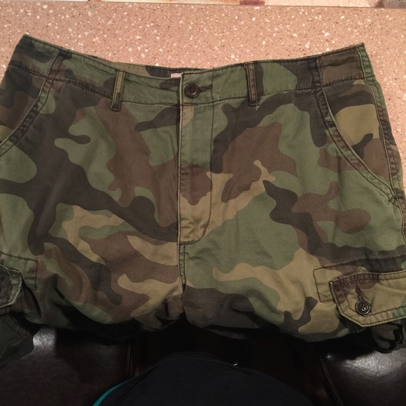 Men's camo cargo shorts