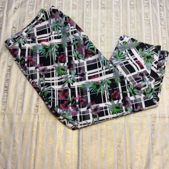 Perfect for Spring/Summer. Trellis print stretch - Picture 3 of 3