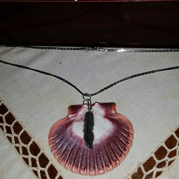 ~NEW~ONE OF A KIND~SEASHELL NECKLACE & FEATHER