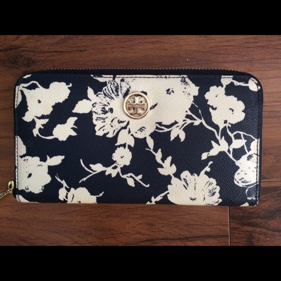 Tory burch wallet