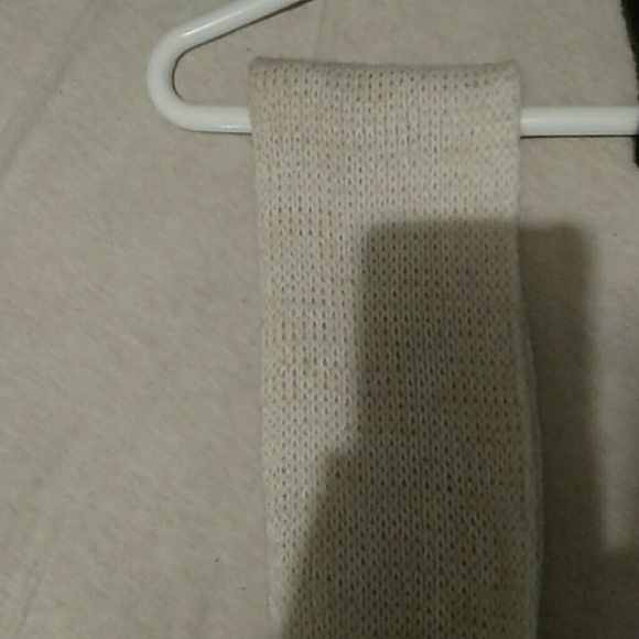 2 women's beautiful scarfs - Picture 2 of 3