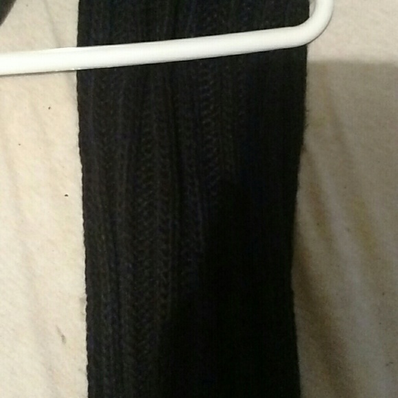 2 women's beautiful scarfs - Picture 3 of 3