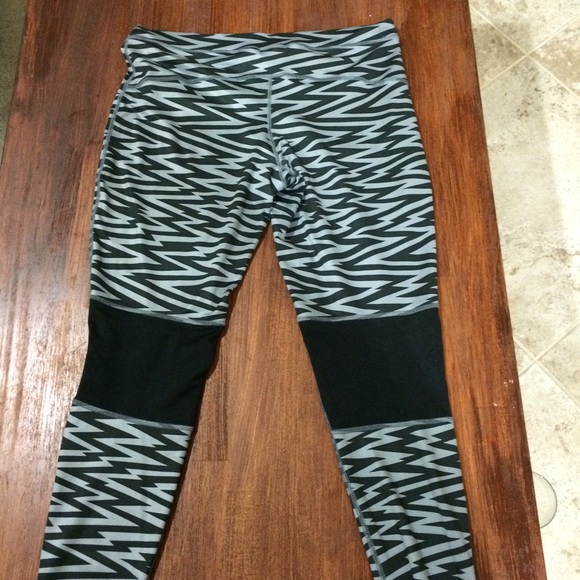 Nike zig zag leggings