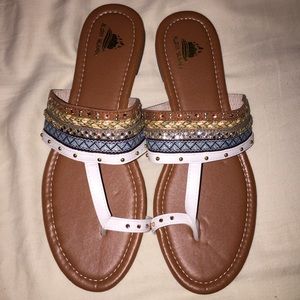 CUTE SANDALS - NEVER WORN👣