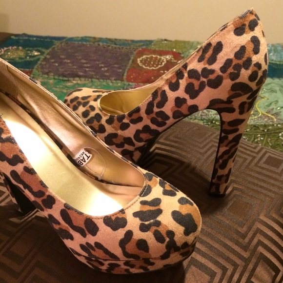 Mossimo Supply Co. Shoes - HP 2/13 🎉🎉 Leopard Print Platforms NWOT